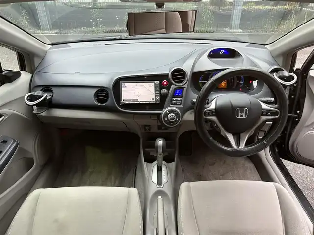 ホンダ インサイト G 静岡県 2009(平21)年 14.3万km アラバスターシルバーメタリック HDDナビ/エコアシスト/プロジェクタータイプハロゲンヘッドライト/テレスコピック&チルトステアリング/ヒルスタートアシスト機能/キーレスエントリー/バックカメラ/純正フロアマット/盗難防止装置/DVD再生/マルチインフォメーションディスプレイ