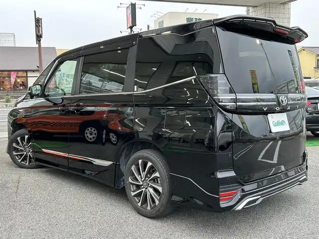 トヨタ ヴォクシー S－Z 奈良県 2023(令5)年 1.2万km アティチュードブラックマイカ オーナー/モデリスタエアロ/純正ナビ（ＣＤ／ＢＴ／ＵＳＢ／フルセグ）/衝突軽減システム/レーンキープアシスト/レーダークルーズコントロール/オートハイビーム/パーキングサポートブレーキ/両パワスラ/クリアランスソナー/ハーフレザー/前席シートヒーター/ETC2.0/バックカメラ/サンシェード/ドアバイザー/横滑り防止/純正17インチAw