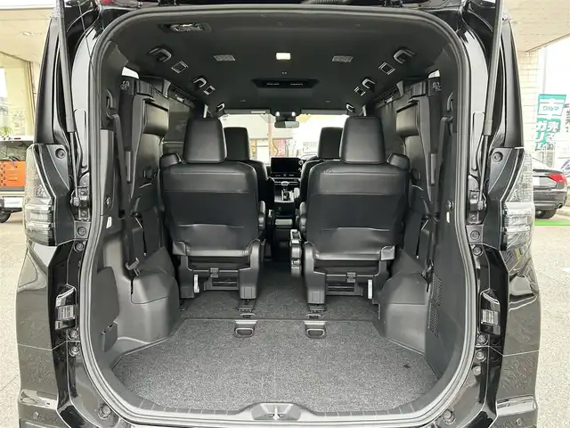 トヨタ ヴォクシー S－Z 奈良県 2023(令5)年 1.2万km アティチュードブラックマイカ オーナー/モデリスタエアロ/純正ナビ（ＣＤ／ＢＴ／ＵＳＢ／フルセグ）/衝突軽減システム/レーンキープアシスト/レーダークルーズコントロール/オートハイビーム/パーキングサポートブレーキ/両パワスラ/クリアランスソナー/ハーフレザー/前席シートヒーター/ETC2.0/バックカメラ/サンシェード/ドアバイザー/横滑り防止/純正17インチAw