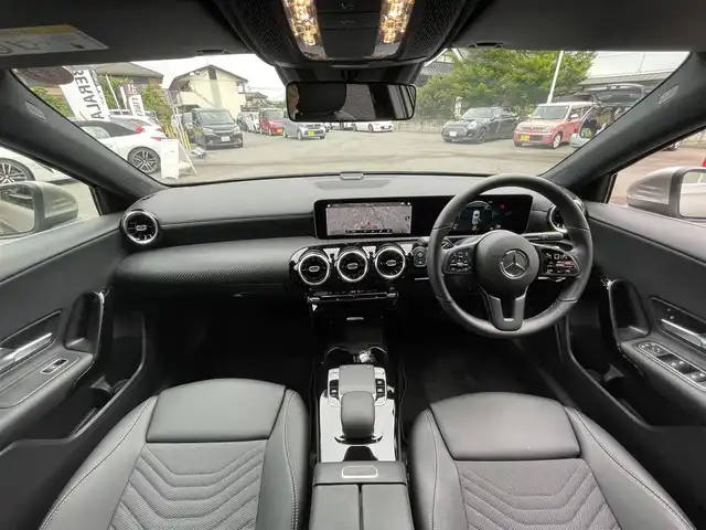 メルセデス・ベンツ Ａ１８０ 栃木県 2020(令2)年 0.5万km モハーベシルバー R3.4.5.7年ヤナセ記録簿有/純正メモリナビ/(フルセグTV/Bluetooth/USB)/バックカメラ/ETC2.0/ハーフレザーシート/置くだけ充電/ブラインドスポットモニター/横滑り防止機能/レーンアシスト/衝突軽減ブレーキ/純正16インチアルミホイール/LEDヘッドライト/パドルシフト/カーテンエアバック/レーダークルーズコントロール/道路標識アシスト