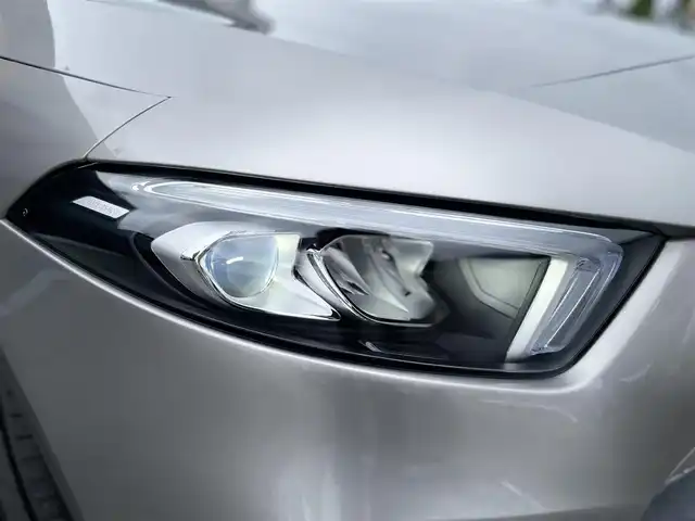 メルセデス・ベンツ Ａ１８０ 栃木県 2020(令2)年 0.5万km モハーベシルバー R3.4.5.7年ヤナセ記録簿有/純正メモリナビ/(フルセグTV/Bluetooth/USB)/バックカメラ/ETC2.0/ハーフレザーシート/置くだけ充電/ブラインドスポットモニター/横滑り防止機能/レーンアシスト/衝突軽減ブレーキ/純正16インチアルミホイール/LEDヘッドライト/パドルシフト/カーテンエアバック/レーダークルーズコントロール/道路標識アシスト