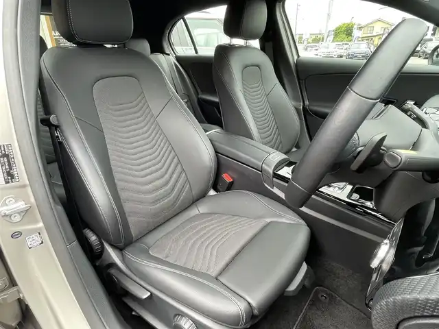 メルセデス・ベンツ Ａ１８０ 栃木県 2020(令2)年 0.5万km モハーベシルバー R3.4.5.7年ヤナセ記録簿有/純正メモリナビ/(フルセグTV/Bluetooth/USB)/バックカメラ/ETC2.0/ハーフレザーシート/置くだけ充電/ブラインドスポットモニター/横滑り防止機能/レーンアシスト/衝突軽減ブレーキ/純正16インチアルミホイール/LEDヘッドライト/パドルシフト/カーテンエアバック/レーダークルーズコントロール/道路標識アシスト