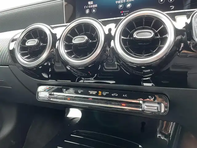 メルセデス・ベンツ Ａ１８０ 栃木県 2020(令2)年 0.5万km モハーベシルバー R3.4.5.7年ヤナセ記録簿有/純正メモリナビ/(フルセグTV/Bluetooth/USB)/バックカメラ/ETC2.0/ハーフレザーシート/置くだけ充電/ブラインドスポットモニター/横滑り防止機能/レーンアシスト/衝突軽減ブレーキ/純正16インチアルミホイール/LEDヘッドライト/パドルシフト/カーテンエアバック/レーダークルーズコントロール/道路標識アシスト