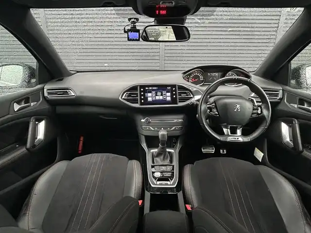 プジョー ３０８ GT ブルーHDi 茨城県 2017(平29)年 5.5万km マグネティックブルー アクティブシティブレーキ　/ＡＣＣ　/ＢＳＭ　/純正ディスプレイオーディオ　/バックカメラ　/ＢＴ　/ＵＳＢ　/ＣＤ　/ＥＴＣ　/半革シート　/パドルシフト　/ＬＥＤ　/パークセンサー　/純正１８インチＡＷ　/ドラレコ/禁煙車