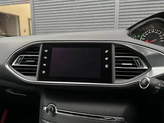 プジョー ３０８ GT ブルーHDi 茨城県 2017(平29)年 5.5万km マグネティックブルー アクティブシティブレーキ　/ＡＣＣ　/ＢＳＭ　/純正ディスプレイオーディオ　/バックカメラ　/ＢＴ　/ＵＳＢ　/ＣＤ　/ＥＴＣ　/半革シート　/パドルシフト　/ＬＥＤ　/パークセンサー　/純正１８インチＡＷ　/ドラレコ/禁煙車