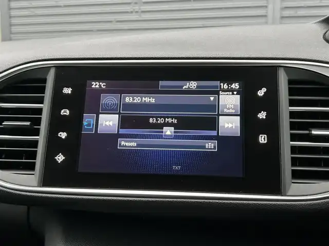 プジョー ３０８ GT ブルーHDi 茨城県 2017(平29)年 5.5万km マグネティックブルー アクティブシティブレーキ　/ＡＣＣ　/ＢＳＭ　/純正ディスプレイオーディオ　/バックカメラ　/ＢＴ　/ＵＳＢ　/ＣＤ　/ＥＴＣ　/半革シート　/パドルシフト　/ＬＥＤ　/パークセンサー　/純正１８インチＡＷ　/ドラレコ/禁煙車