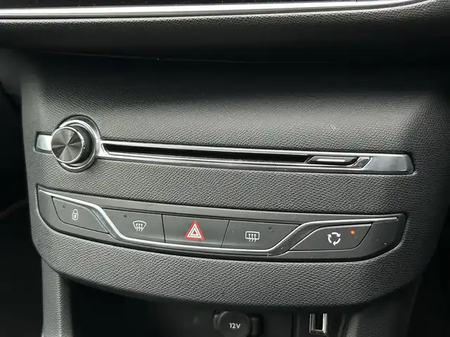 プジョー ３０８ GT ブルーHDi 茨城県 2017(平29)年 5.5万km マグネティックブルー アクティブシティブレーキ　/ＡＣＣ　/ＢＳＭ　/純正ディスプレイオーディオ　/バックカメラ　/ＢＴ　/ＵＳＢ　/ＣＤ　/ＥＴＣ　/半革シート　/パドルシフト　/ＬＥＤ　/パークセンサー　/純正１８インチＡＷ　/ドラレコ/禁煙車