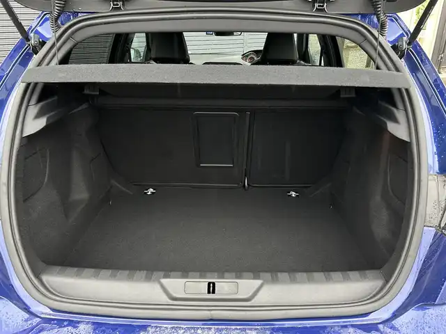 プジョー ３０８ GT ブルーHDi 茨城県 2017(平29)年 5.5万km マグネティックブルー アクティブシティブレーキ　/ＡＣＣ　/ＢＳＭ　/純正ディスプレイオーディオ　/バックカメラ　/ＢＴ　/ＵＳＢ　/ＣＤ　/ＥＴＣ　/半革シート　/パドルシフト　/ＬＥＤ　/パークセンサー　/純正１８インチＡＷ　/ドラレコ/禁煙車