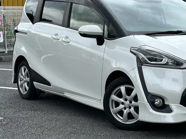 トヨタ シエンタ X 静岡県 2015(平27)年 8万km ホワイトパールクリスタルシャイン ユーザー買取車両/純性HDDナビ(VXM-174VFXi)/[CD/DVD/BT/地デジTV]/純性LEDライト/純性フロアマット/純正16インチAW/バックカメラ/スマートキー/スペアキー×1/エンジンスタートボタン/3列シート/モデリスタエアロパーツ/両側パワースライドドア/ベンチシート/アイドリングストップ