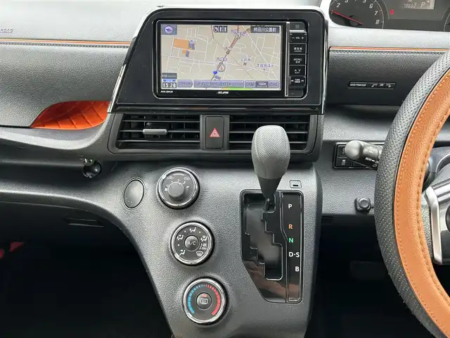 トヨタ シエンタ X 静岡県 2015(平27)年 8万km ホワイトパールクリスタルシャイン ユーザー買取車両/純性HDDナビ(VXM-174VFXi)/[CD/DVD/BT/地デジTV]/純性LEDライト/純性フロアマット/純正16インチAW/バックカメラ/スマートキー/スペアキー×1/エンジンスタートボタン/3列シート/モデリスタエアロパーツ/両側パワースライドドア/ベンチシート/アイドリングストップ