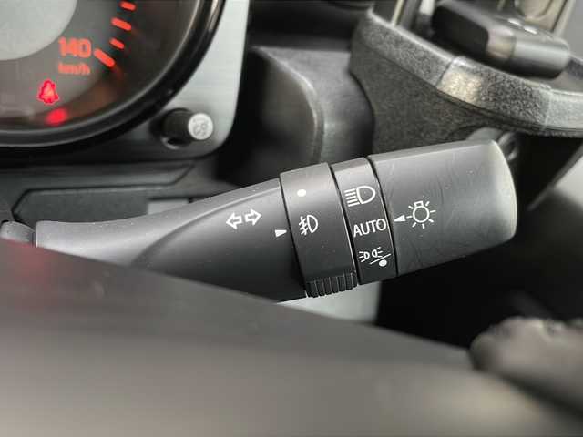 スズキ ジムニー XC 山形県 2023(令5)年 0.6万km シフォンアイボリーM ・ワンオーナー/・４WD/・社外オーディオ/CD/DVD/Bluetooth/・バックカメラ/・前後ドラレコ/・ビルトインETC/・クルーズコントロール/・衝突被害軽減システム/・レーンキープアシスト/・オートマチックハイビーム/・LEDヘッドランプ/・横滑り防止装置/・ダウンヒルアシスト/・前席シートヒーター/・純正AW/・スペアキー1本/・保証書/・取扱説明書