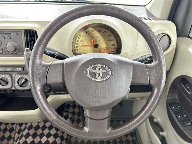 トヨタ パッソ X 佐賀県 2010(平22)年 5.8万km キナコメタリック 純正オーディオ　/ＣＤ再生　/ＡＭ／ＦＭ　/リモコンキー　/純正フロアマット　/横滑り防止装置　/ヘッドライトレベライザー　/電動格納ミラー　/ダブルエアバック　/ドアバイザー