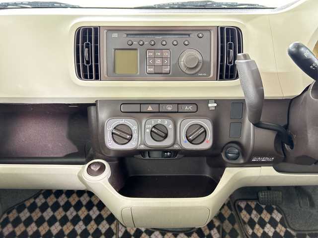 トヨタ パッソ X 佐賀県 2010(平22)年 5.8万km キナコメタリック 純正オーディオ　/ＣＤ再生　/ＡＭ／ＦＭ　/リモコンキー　/純正フロアマット　/横滑り防止装置　/ヘッドライトレベライザー　/電動格納ミラー　/ダブルエアバック　/ドアバイザー