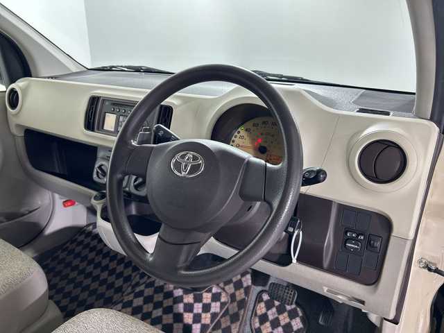 トヨタ パッソ X 佐賀県 2010(平22)年 5.8万km キナコメタリック 純正オーディオ　/ＣＤ再生　/ＡＭ／ＦＭ　/リモコンキー　/純正フロアマット　/横滑り防止装置　/ヘッドライトレベライザー　/電動格納ミラー　/ダブルエアバック　/ドアバイザー