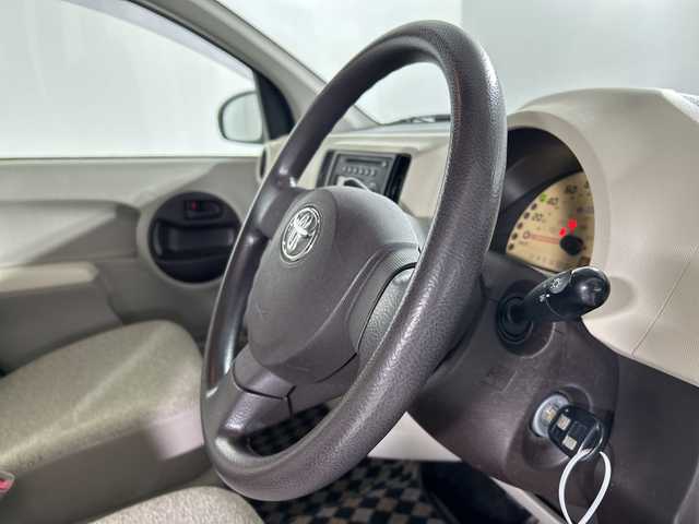 トヨタ パッソ X 佐賀県 2010(平22)年 5.8万km キナコメタリック 純正オーディオ　/ＣＤ再生　/ＡＭ／ＦＭ　/リモコンキー　/純正フロアマット　/横滑り防止装置　/ヘッドライトレベライザー　/電動格納ミラー　/ダブルエアバック　/ドアバイザー