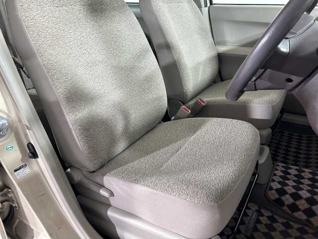 トヨタ パッソ X 佐賀県 2010(平22)年 5.8万km キナコメタリック 純正オーディオ　/ＣＤ再生　/ＡＭ／ＦＭ　/リモコンキー　/純正フロアマット　/横滑り防止装置　/ヘッドライトレベライザー　/電動格納ミラー　/ダブルエアバック　/ドアバイザー