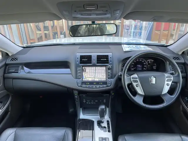 トヨタ クラウン アスリート プレミアムエディション 鳥取県 2013(平25)年 13.1万km ホワイトパールクリスタルシャイン (株)IDOMが運営する【じしゃロン鳥取店】の自社ローン専用車両になります。こちらは現金またはオートローンご利用時の価格です。自社ローンご希望の方は別途その旨お申付け下さい/スマートキー×2/プッシュスタート/純正メーカーナビ/・フルセグTV/・Bluetooth接続/・CD/DVD/バックカメラ/クルーズコントロール/ブラックレザーシート/前席パワーシート/前席シートヒーター/前席エアーシート/前後コーナーセンサー/エアーシート/カーテンエアバック/ETC/純正アルミホイール/純正フロアマット/ウインカーミラー/ドアバイザー/フォグランプ