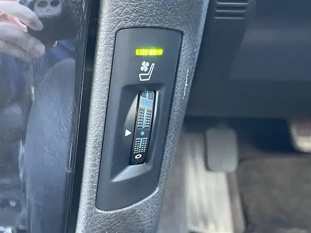 トヨタ クラウン アスリート プレミアムエディション 鳥取県 2013(平25)年 13.1万km ホワイトパールクリスタルシャイン (株)IDOMが運営する【じしゃロン鳥取店】の自社ローン専用車両になります。こちらは現金またはオートローンご利用時の価格です。自社ローンご希望の方は別途その旨お申付け下さい/スマートキー×2/プッシュスタート/純正メーカーナビ/・フルセグTV/・Bluetooth接続/・CD/DVD/バックカメラ/クルーズコントロール/ブラックレザーシート/前席パワーシート/前席シートヒーター/前席エアーシート/前後コーナーセンサー/エアーシート/カーテンエアバック/ETC/純正アルミホイール/純正フロアマット/ウインカーミラー/ドアバイザー/フォグランプ