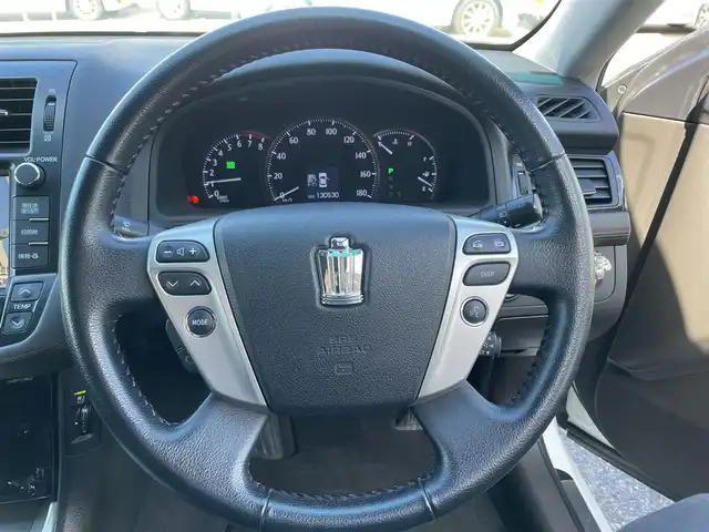 トヨタ クラウン アスリート プレミアムエディション 鳥取県 2013(平25)年 13.1万km ホワイトパールクリスタルシャイン (株)IDOMが運営する【じしゃロン鳥取店】の自社ローン専用車両になります。こちらは現金またはオートローンご利用時の価格です。自社ローンご希望の方は別途その旨お申付け下さい/スマートキー×2/プッシュスタート/純正メーカーナビ/・フルセグTV/・Bluetooth接続/・CD/DVD/バックカメラ/クルーズコントロール/ブラックレザーシート/前席パワーシート/前席シートヒーター/前席エアーシート/前後コーナーセンサー/エアーシート/カーテンエアバック/ETC/純正アルミホイール/純正フロアマット/ウインカーミラー/ドアバイザー/フォグランプ