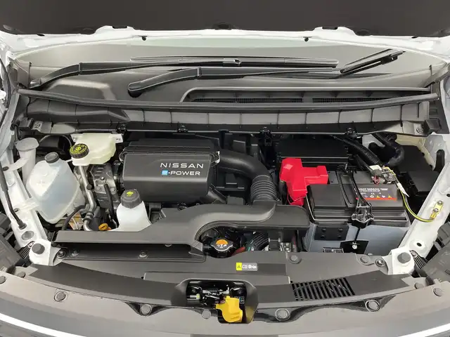 日産 セレナ e－パワー ハイウェイスター V 三重県 2025(令7)年 0.1千km プリズムホワイト /純正12.3インチナビ//全方位カメラ//フルセグ//純正フリップダウンモニター//デジタルインナーミラー//HDMI//ワイヤレス充電//プロパイロット//追従式クルーズコントロール//衝突軽減ブレーキ//レーンキープアシスト//ブラインドスポットモニター//オートハイビーム//コーナーセンサー//両側パワースライドドア//スマートキー×２
