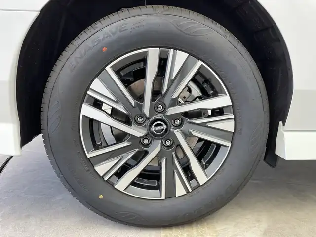 日産 セレナ e－パワー ハイウェイスター V 三重県 2025(令7)年 0.1千km プリズムホワイト /純正12.3インチナビ//全方位カメラ//フルセグ//純正フリップダウンモニター//デジタルインナーミラー//HDMI//ワイヤレス充電//プロパイロット//追従式クルーズコントロール//衝突軽減ブレーキ//レーンキープアシスト//ブラインドスポットモニター//オートハイビーム//コーナーセンサー//両側パワースライドドア//スマートキー×２