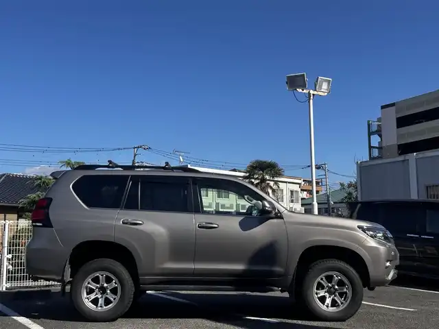 トヨタ ランドクルーザー プラド TX Lパッケージ 静岡県 2018(平30)年 5.4万km アバンギャルドブロンズメタリック ユーザー買取車両/ワンオーナー/ALPINE製9インチSDナビ(X9Z)/　【CD/DVD/BT/地デジフルセグTV】/純正LEDヘッドライト/社外17インチAW/レザーシート/シートヒーター/ベンチレーション/ウッドコンビステアリング/バックカメラ/ETC/ルーフレール/プリクラッシュセーフティシステム/レーンキープアシスト/サンルーフ/電動格納サードシート/スマートキー/新車時保証書/取扱説明書/スペアキー×1