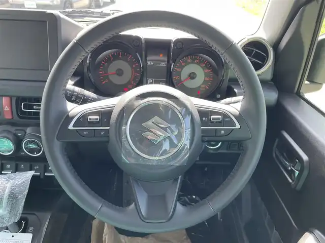スズキ ジムニー ノマド FC 福岡県 2025(令7)年 0.1千km 緑 登録済未使用車/4WD/レーダークルーズコントロール/LEDヘッドライト/オートライト/DN席シートヒーター/純正15インチAW/アイドリングストップ/横滑り防止装置/コーナーセンサー/レーンキープアシスト/盗難防止装置/衝突被害軽減ブレーキ/スマートキー
