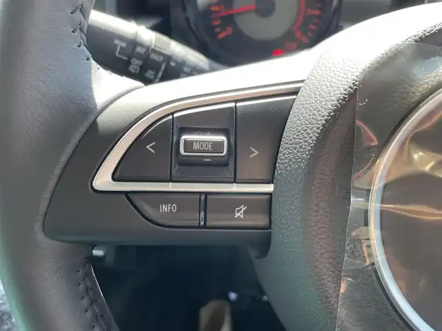 スズキ ジムニー ノマド FC 福岡県 2025(令7)年 0.1千km 緑 登録済未使用車/4WD/レーダークルーズコントロール/LEDヘッドライト/オートライト/DN席シートヒーター/純正15インチAW/アイドリングストップ/横滑り防止装置/コーナーセンサー/レーンキープアシスト/盗難防止装置/衝突被害軽減ブレーキ/スマートキー