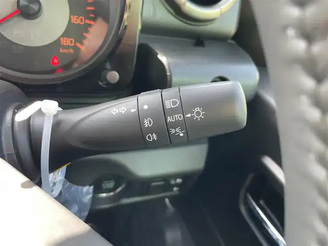 スズキ ジムニー ノマド FC 福岡県 2025(令7)年 0.1千km 緑 登録済未使用車/4WD/レーダークルーズコントロール/LEDヘッドライト/オートライト/DN席シートヒーター/純正15インチAW/アイドリングストップ/横滑り防止装置/コーナーセンサー/レーンキープアシスト/盗難防止装置/衝突被害軽減ブレーキ/スマートキー