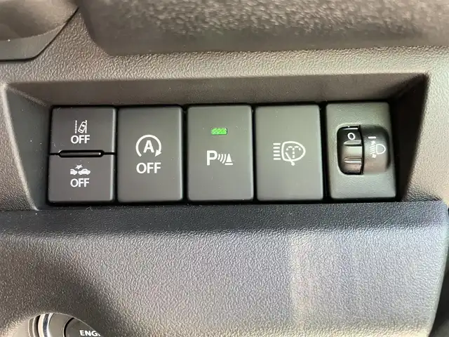 スズキ ジムニー ノマド FC 福岡県 2025(令7)年 0.1千km 緑 登録済未使用車/4WD/レーダークルーズコントロール/LEDヘッドライト/オートライト/DN席シートヒーター/純正15インチAW/アイドリングストップ/横滑り防止装置/コーナーセンサー/レーンキープアシスト/盗難防止装置/衝突被害軽減ブレーキ/スマートキー