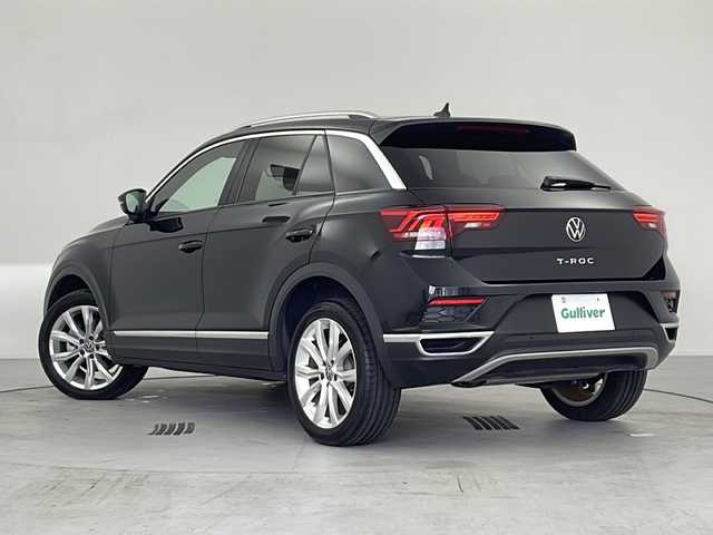 フォルクスワーゲン ＶＷ Ｔ－ロック TDI スポーツ 愛知県 2021(令3)年 0.8万km ディープブラックパールエフェクト ワンオーナー/純正ナビ/バックカメラ/フルセグTV・Bluetooth・USB・AppleCarPlay/ルーフレール/パワーテールゲート/純正18インチアルミホイール/ETC2.0/ドライブレコーダー/ファブリック+合皮シート/純正フロアマット/アダプティブクルーズコントロール/レーンキープアシスト/リヤトラフィックアラート/プリクラッシュブレーキ/ブラインドスポットディテクション(後方死角検知)/アイドリングストップ/横滑り防止/イモビライザー/走行モード(エコ・ノーマル・スポーツ・カスタム)/LEDヘッドライト/オートライト/フロント・リヤフォグランプ/電動格納ミラー/革巻きステアリング/パドルシフト/トノカバー/12V電源ソケット/充電用USB typeC/インテリアアンビエントライト(レッド)/スマートキー/スペアキー/新車保証書・取扱説明書