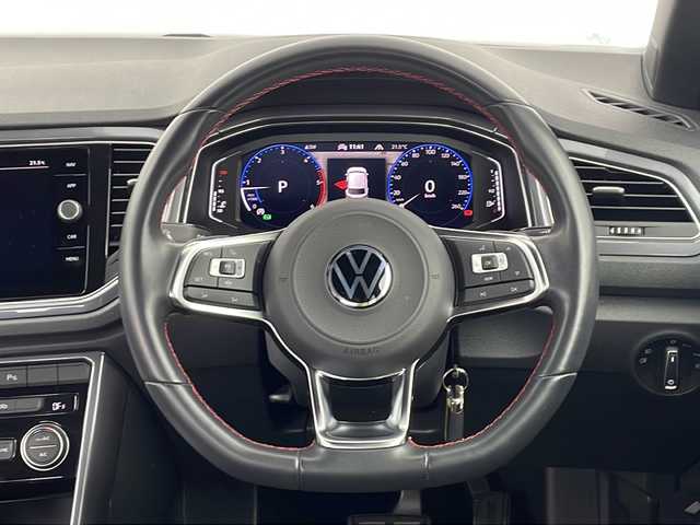 フォルクスワーゲン ＶＷ Ｔ－ロック TDI スポーツ 愛知県 2021(令3)年 0.8万km ディープブラックパールエフェクト ワンオーナー/純正ナビ/バックカメラ/フルセグTV・Bluetooth・USB・AppleCarPlay/ルーフレール/パワーテールゲート/純正18インチアルミホイール/ETC2.0/ドライブレコーダー/ファブリック+合皮シート/純正フロアマット/アダプティブクルーズコントロール/レーンキープアシスト/リヤトラフィックアラート/プリクラッシュブレーキ/ブラインドスポットディテクション(後方死角検知)/アイドリングストップ/横滑り防止/イモビライザー/走行モード(エコ・ノーマル・スポーツ・カスタム)/LEDヘッドライト/オートライト/フロント・リヤフォグランプ/電動格納ミラー/革巻きステアリング/パドルシフト/トノカバー/12V電源ソケット/充電用USB typeC/インテリアアンビエントライト(レッド)/スマートキー/スペアキー/新車保証書・取扱説明書