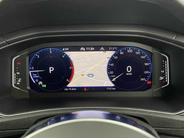 フォルクスワーゲン ＶＷ Ｔ－ロック TDI スポーツ 愛知県 2021(令3)年 0.8万km ディープブラックパールエフェクト ワンオーナー/純正ナビ/バックカメラ/フルセグTV・Bluetooth・USB・AppleCarPlay/ルーフレール/パワーテールゲート/純正18インチアルミホイール/ETC2.0/ドライブレコーダー/ファブリック+合皮シート/純正フロアマット/アダプティブクルーズコントロール/レーンキープアシスト/リヤトラフィックアラート/プリクラッシュブレーキ/ブラインドスポットディテクション(後方死角検知)/アイドリングストップ/横滑り防止/イモビライザー/走行モード(エコ・ノーマル・スポーツ・カスタム)/LEDヘッドライト/オートライト/フロント・リヤフォグランプ/電動格納ミラー/革巻きステアリング/パドルシフト/トノカバー/12V電源ソケット/充電用USB typeC/インテリアアンビエントライト(レッド)/スマートキー/スペアキー/新車保証書・取扱説明書