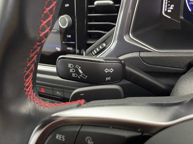 フォルクスワーゲン ＶＷ Ｔ－ロック TDI スポーツ 愛知県 2021(令3)年 0.8万km ディープブラックパールエフェクト ワンオーナー/純正ナビ/バックカメラ/フルセグTV・Bluetooth・USB・AppleCarPlay/ルーフレール/パワーテールゲート/純正18インチアルミホイール/ETC2.0/ドライブレコーダー/ファブリック+合皮シート/純正フロアマット/アダプティブクルーズコントロール/レーンキープアシスト/リヤトラフィックアラート/プリクラッシュブレーキ/ブラインドスポットディテクション(後方死角検知)/アイドリングストップ/横滑り防止/イモビライザー/走行モード(エコ・ノーマル・スポーツ・カスタム)/LEDヘッドライト/オートライト/フロント・リヤフォグランプ/電動格納ミラー/革巻きステアリング/パドルシフト/トノカバー/12V電源ソケット/充電用USB typeC/インテリアアンビエントライト(レッド)/スマートキー/スペアキー/新車保証書・取扱説明書