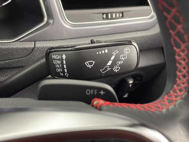 フォルクスワーゲン ＶＷ Ｔ－ロック TDI スポーツ 愛知県 2021(令3)年 0.8万km ディープブラックパールエフェクト ワンオーナー/純正ナビ/バックカメラ/フルセグTV・Bluetooth・USB・AppleCarPlay/ルーフレール/パワーテールゲート/純正18インチアルミホイール/ETC2.0/ドライブレコーダー/ファブリック+合皮シート/純正フロアマット/アダプティブクルーズコントロール/レーンキープアシスト/リヤトラフィックアラート/プリクラッシュブレーキ/ブラインドスポットディテクション(後方死角検知)/アイドリングストップ/横滑り防止/イモビライザー/走行モード(エコ・ノーマル・スポーツ・カスタム)/LEDヘッドライト/オートライト/フロント・リヤフォグランプ/電動格納ミラー/革巻きステアリング/パドルシフト/トノカバー/12V電源ソケット/充電用USB typeC/インテリアアンビエントライト(レッド)/スマートキー/スペアキー/新車保証書・取扱説明書