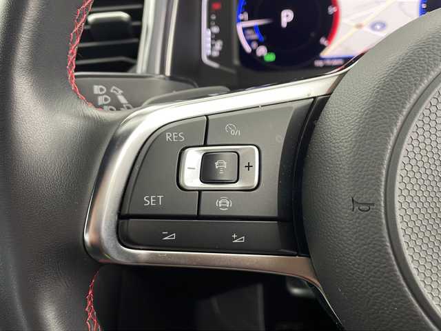 フォルクスワーゲン ＶＷ Ｔ－ロック TDI スポーツ 愛知県 2021(令3)年 0.8万km ディープブラックパールエフェクト ワンオーナー/純正ナビ/バックカメラ/フルセグTV・Bluetooth・USB・AppleCarPlay/ルーフレール/パワーテールゲート/純正18インチアルミホイール/ETC2.0/ドライブレコーダー/ファブリック+合皮シート/純正フロアマット/アダプティブクルーズコントロール/レーンキープアシスト/リヤトラフィックアラート/プリクラッシュブレーキ/ブラインドスポットディテクション(後方死角検知)/アイドリングストップ/横滑り防止/イモビライザー/走行モード(エコ・ノーマル・スポーツ・カスタム)/LEDヘッドライト/オートライト/フロント・リヤフォグランプ/電動格納ミラー/革巻きステアリング/パドルシフト/トノカバー/12V電源ソケット/充電用USB typeC/インテリアアンビエントライト(レッド)/スマートキー/スペアキー/新車保証書・取扱説明書