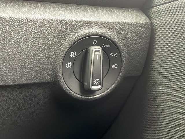 フォルクスワーゲン ＶＷ Ｔ－ロック TDI スポーツ 愛知県 2021(令3)年 0.8万km ディープブラックパールエフェクト ワンオーナー/純正ナビ/バックカメラ/フルセグTV・Bluetooth・USB・AppleCarPlay/ルーフレール/パワーテールゲート/純正18インチアルミホイール/ETC2.0/ドライブレコーダー/ファブリック+合皮シート/純正フロアマット/アダプティブクルーズコントロール/レーンキープアシスト/リヤトラフィックアラート/プリクラッシュブレーキ/ブラインドスポットディテクション(後方死角検知)/アイドリングストップ/横滑り防止/イモビライザー/走行モード(エコ・ノーマル・スポーツ・カスタム)/LEDヘッドライト/オートライト/フロント・リヤフォグランプ/電動格納ミラー/革巻きステアリング/パドルシフト/トノカバー/12V電源ソケット/充電用USB typeC/インテリアアンビエントライト(レッド)/スマートキー/スペアキー/新車保証書・取扱説明書