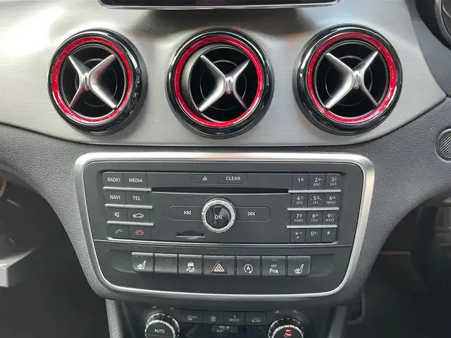 メルセデス・ベンツ ＣＬＡ４５ 4マチック 香川県 2015(平27)年 4.2万km カルサイトホワイト パドルシフト/4WD/アイドリングストップ/スマートキー/ACC/衝突軽減/レーンアシスト/BSM/ワンオーナー/GPSレーダー/純正ナビ/地デジ、BT/CD/DVD/USB/ブラックレザーシート/シートヒーター/パワーシート/コーナーセンサー/フロントドライブレコーダー