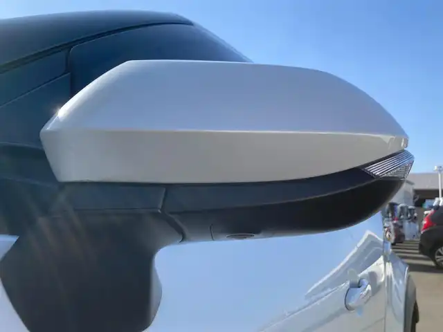 トヨタ ヤリスクロス ハイブリッド Z 静岡県 2022(令4)年 5.6万km プラチナホワイトパールマイカ ワンオーナー/純正ディズプレイオーディオ/Bluetooth　Apple CarPlay　AM FM/全方位カメラ/前後ドライブレコーダー/ビルトインETC2.0/レーダークルーズコントロール/D N席シートヒーター/ステアリングヒーター/オートハイビーム/LEDヘッドライト/ブラインドスポットモニター/純正18インチアルミホイール/スペアキーあり/プッシュスタート/純正フロアマット/取説保証書あり