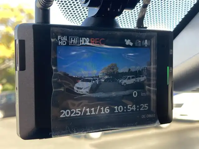 トヨタ ヤリスクロス ハイブリッド Z 静岡県 2022(令4)年 5.6万km プラチナホワイトパールマイカ ワンオーナー/純正ディズプレイオーディオ/Bluetooth　Apple CarPlay　AM FM/全方位カメラ/前後ドライブレコーダー/ビルトインETC2.0/レーダークルーズコントロール/D N席シートヒーター/ステアリングヒーター/オートハイビーム/LEDヘッドライト/ブラインドスポットモニター/純正18インチアルミホイール/スペアキーあり/プッシュスタート/純正フロアマット/取説保証書あり