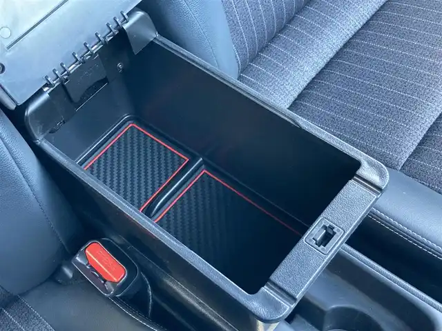 トヨタ ヤリスクロス ハイブリッド Z 静岡県 2022(令4)年 5.6万km プラチナホワイトパールマイカ ワンオーナー/純正ディズプレイオーディオ/Bluetooth　Apple CarPlay　AM FM/全方位カメラ/前後ドライブレコーダー/ビルトインETC2.0/レーダークルーズコントロール/D N席シートヒーター/ステアリングヒーター/オートハイビーム/LEDヘッドライト/ブラインドスポットモニター/純正18インチアルミホイール/スペアキーあり/プッシュスタート/純正フロアマット/取説保証書あり