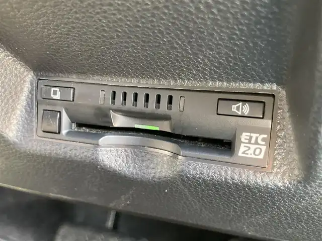 トヨタ ヤリスクロス ハイブリッド Z 静岡県 2022(令4)年 5.6万km プラチナホワイトパールマイカ ワンオーナー/純正ディズプレイオーディオ/Bluetooth　Apple CarPlay　AM FM/全方位カメラ/前後ドライブレコーダー/ビルトインETC2.0/レーダークルーズコントロール/D N席シートヒーター/ステアリングヒーター/オートハイビーム/LEDヘッドライト/ブラインドスポットモニター/純正18インチアルミホイール/スペアキーあり/プッシュスタート/純正フロアマット/取説保証書あり