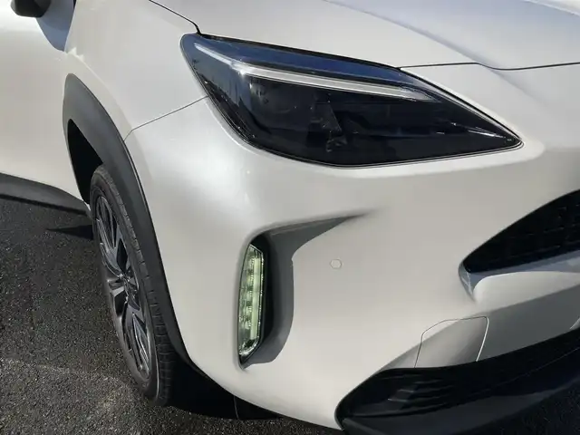 トヨタ ヤリスクロス ハイブリッド Z 静岡県 2022(令4)年 5.6万km プラチナホワイトパールマイカ ワンオーナー/純正ディズプレイオーディオ/Bluetooth　Apple CarPlay　AM FM/全方位カメラ/前後ドライブレコーダー/ビルトインETC2.0/レーダークルーズコントロール/D N席シートヒーター/ステアリングヒーター/オートハイビーム/LEDヘッドライト/ブラインドスポットモニター/純正18インチアルミホイール/スペアキーあり/プッシュスタート/純正フロアマット/取説保証書あり