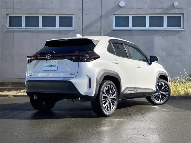 トヨタ ヤリスクロス ハイブリッド Z 静岡県 2022(令4)年 5.6万km プラチナホワイトパールマイカ ワンオーナー/純正ディズプレイオーディオ/Bluetooth　Apple CarPlay　AM FM/全方位カメラ/前後ドライブレコーダー/ビルトインETC2.0/レーダークルーズコントロール/D N席シートヒーター/ステアリングヒーター/オートハイビーム/LEDヘッドライト/ブラインドスポットモニター/純正18インチアルミホイール/スペアキーあり/プッシュスタート/純正フロアマット/取説保証書あり