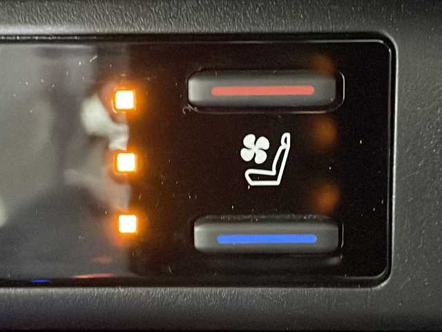 トヨタ ＲＡＶ４ アドベンチャー 広島県 2020(令2)年 3.2万km アティチュードブラックマイカ カロッツェリア９型ナビ　/シートヒーター/ベンチレーション/パワーシート　/ステアリングヒーター/セーフティセンス/・プリクラッシュセーフティ/・レーントレーシングアシスト/・レーダークルーズコントロール/・オートマチックハイビーム/クリアランスソナー/ETC/社外１７インチアルミホイール(225/65/R17)/エアバック（運転席/助手席/サイド/カーテン）