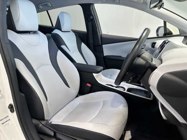 トヨタ プリウス A ツーリングセレクション 宮城県 2016(平28)年 5.5万km ホワイトパールクリスタルシャイン SDナビ/トヨタセーフティーセンスP/・プリクラッシュセーフティー/・レーンデパーチャーアラート/・オートマチックハイビーム/・レーダークルーズコントロール/・インテリジェントクリアランスソナー/・ブラインドスポットモニター/LEDヘッドライト/フォグランプ/オートライト/シートヒーター/レザーシート/純正フロアマット/純正ドライブレコーダー/純正ビルドインETC/純正アルミホイール/フルセグTV/Bluetooth接続/CD/DVD/USB入力端子/HDMI/バックカメラ/横滑り防止装置/アイドリングストップ