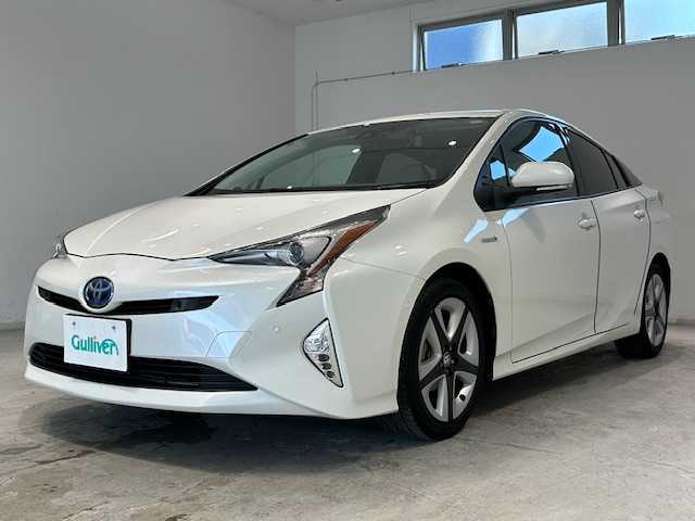 トヨタ プリウス A ツーリングセレクション 宮城県 2016(平28)年 5.5万km ホワイトパールクリスタルシャイン SDナビ/トヨタセーフティーセンスP/・プリクラッシュセーフティー/・レーンデパーチャーアラート/・オートマチックハイビーム/・レーダークルーズコントロール/・インテリジェントクリアランスソナー/・ブラインドスポットモニター/LEDヘッドライト/フォグランプ/オートライト/シートヒーター/レザーシート/純正フロアマット/純正ドライブレコーダー/純正ビルドインETC/純正アルミホイール/フルセグTV/Bluetooth接続/CD/DVD/USB入力端子/HDMI/バックカメラ/横滑り防止装置/アイドリングストップ