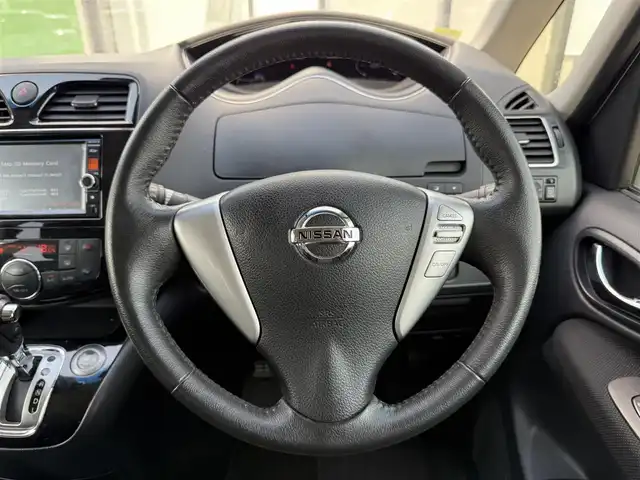 日産 セレナ ハイウェイスター Aセーフティ 道南・函館 2014(平26)年 1.8万km ブリリアントホワイトパール 純正ナビ/フルセグＴＶ/衝突軽減ブレーキ/クルーズコントロール/全周囲カメラ/コーナーセンサー/クルーズコントロール/両側パワースライドドア/オートライト/プッシュスタート/アイドリングストップ