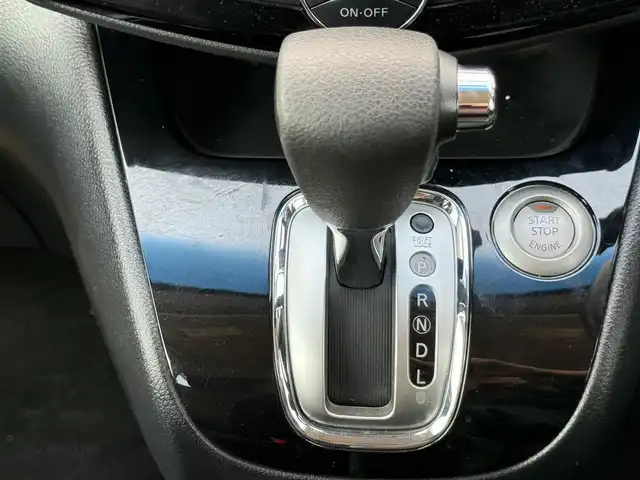 日産 セレナ ハイウェイスター Aセーフティ 道南・函館 2014(平26)年 1.8万km ブリリアントホワイトパール 純正ナビ/フルセグＴＶ/衝突軽減ブレーキ/クルーズコントロール/全周囲カメラ/コーナーセンサー/クルーズコントロール/両側パワースライドドア/オートライト/プッシュスタート/アイドリングストップ