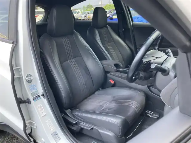 ホンダ ヴェゼル ハイブリッド RS ホンダセンシング 静岡県 2019(平31)年 3.5万km プラチナホワイトパール HondaSENSING/社外7インチナビ(MDV-M705)/　AM FM CD DVD Bluetooth USB SD/ビルトインETC/レーダークルーズコントロール/LEDオートヘッドランプ/ハーフレザーシート/シートヒーター/オートブレーキホールド/スマートキー2本/純正18インチアルミホイール/パドルシフト/フルセグTV/バックモニター/前後方ドライブレコーダー